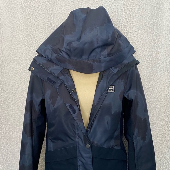 Billabong Winter Ski/Snowboard Jacket (great condition) - Picture 2 of 9